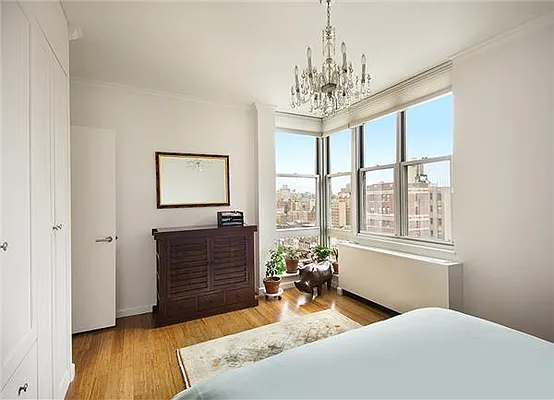 Sold by Warburg | media 11