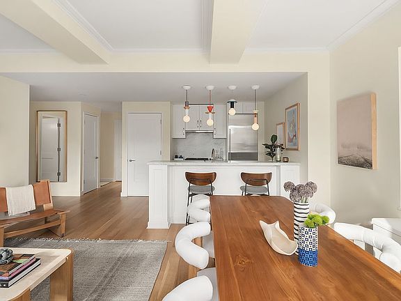 4th image of 225 E 19th St #603