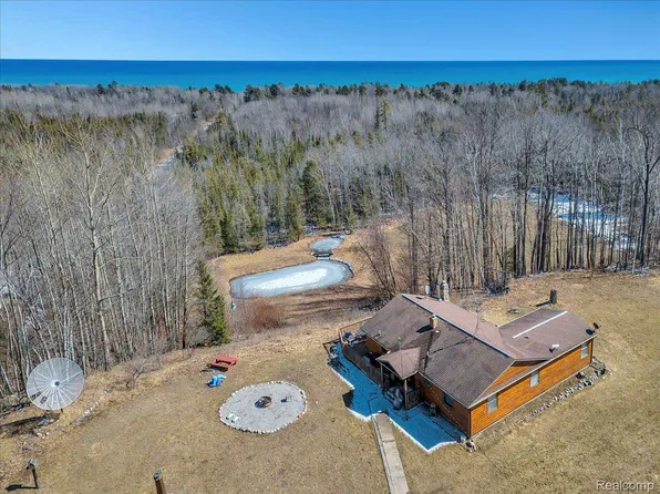 5300 E Alcona Rd, Harrisville, MI 48740