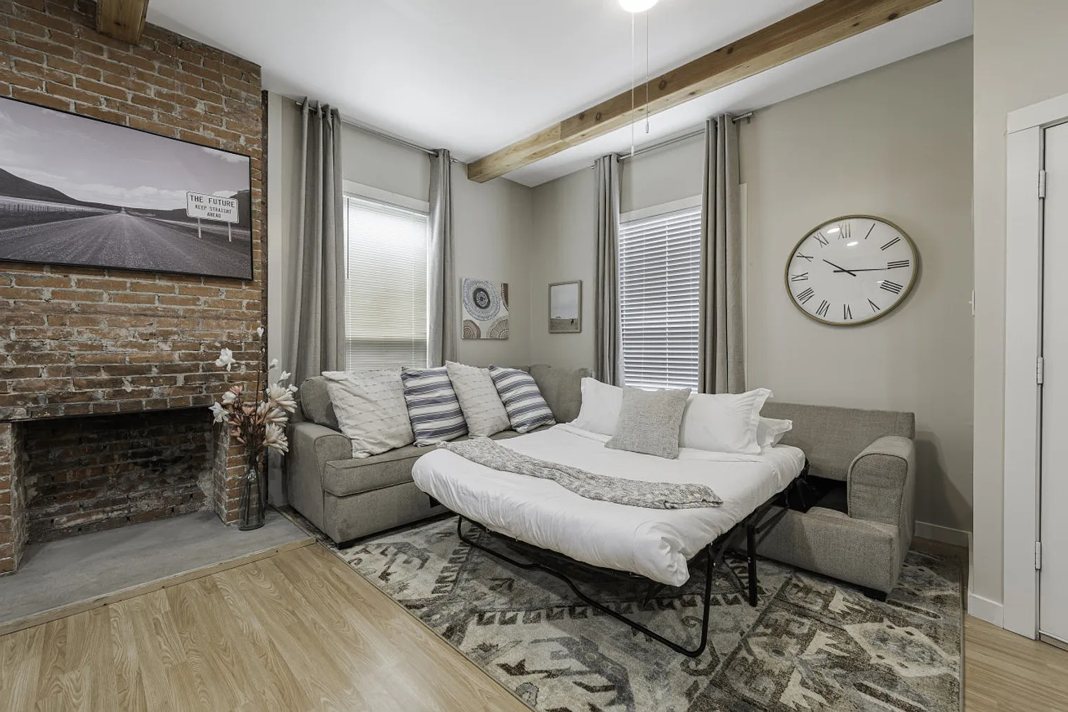 3 bed, 2.0 bath, 1334 sqft, $5,530 — Photo 3