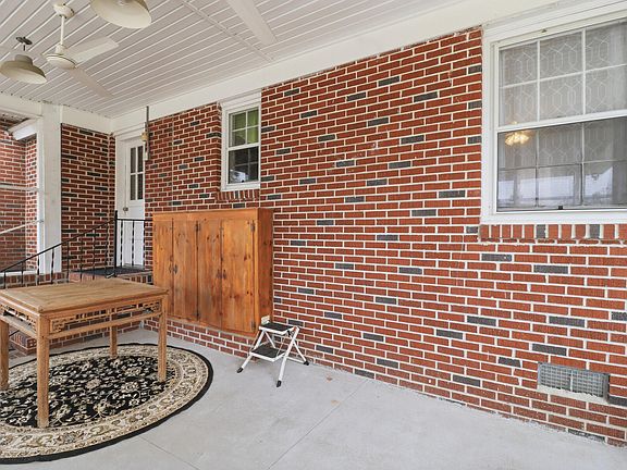 5th image of 319 E Hampton St