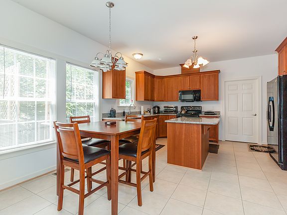 5th image of 5584 Rolling Woods Dr