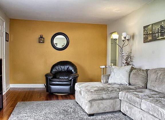 5th image of 585 Saint Lawrence St