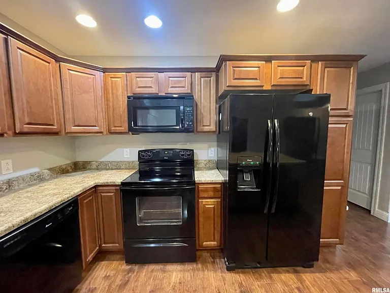 918 Whitecotton Dr — Photo 9