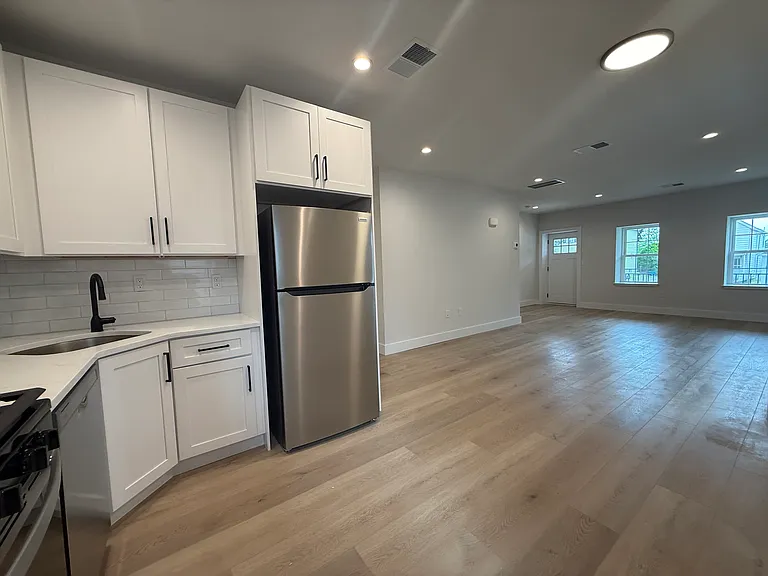 160 Main St #1 — Photo 7