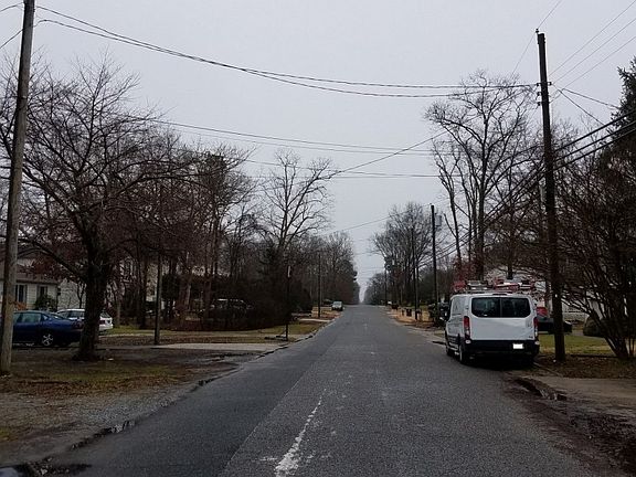 4th image of 301 S Willow Ave