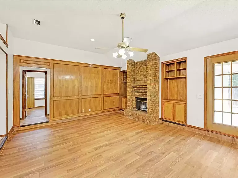 810 Castleview Dr — Photo 10