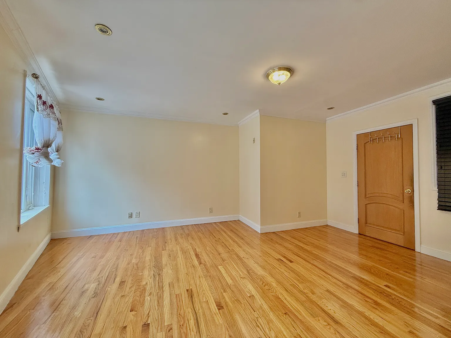 3 bed, $3,699 — Photo 4