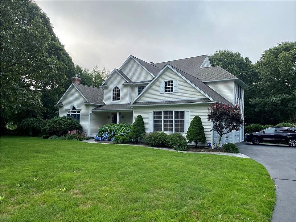 1st image of 137 Finch Ln N