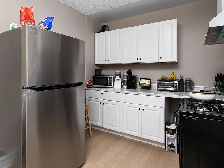 237 Ardmore Ave #1 — Photo 3