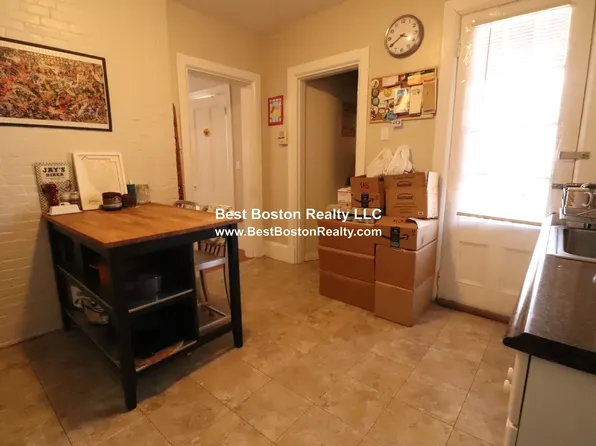 63 Dana St APT 8, Cambridge, MA 02138