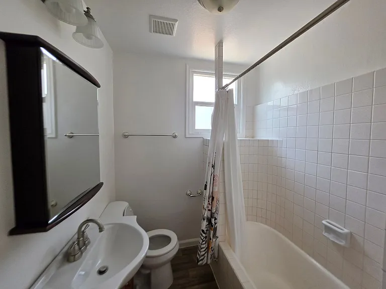 724-726 E Downington Ave — Photo 5