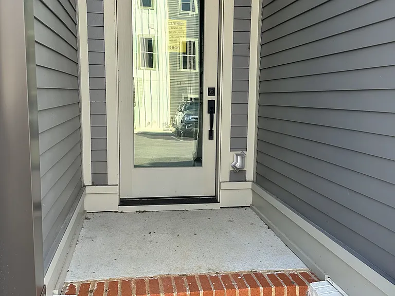 14 Walnut St NE #14 — Photo 6