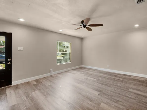 2925 Carlson Dr, Dallas, TX 75235