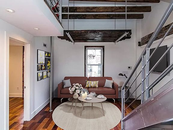 3rd image of 308 Stanhope St APT 1R