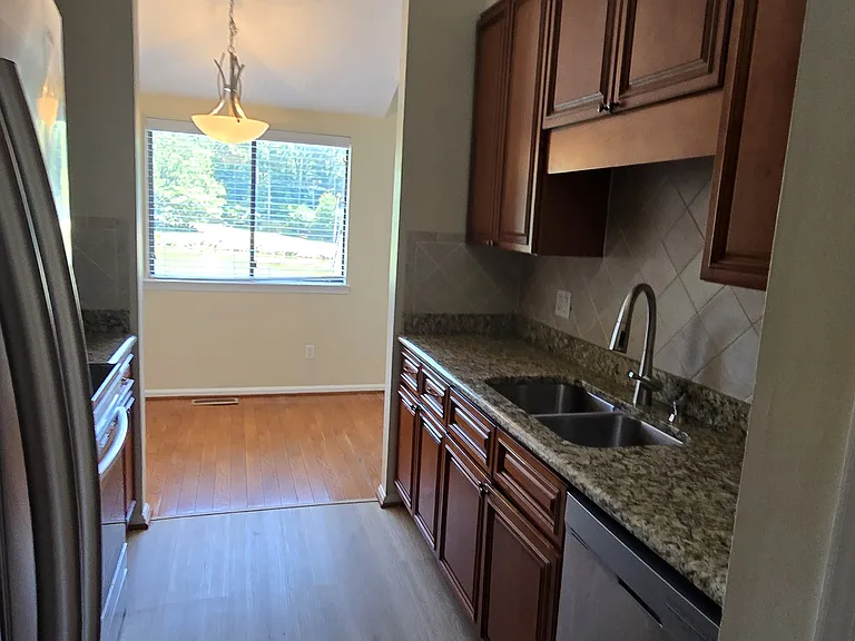3814 Summerwood Ct — Photo 8