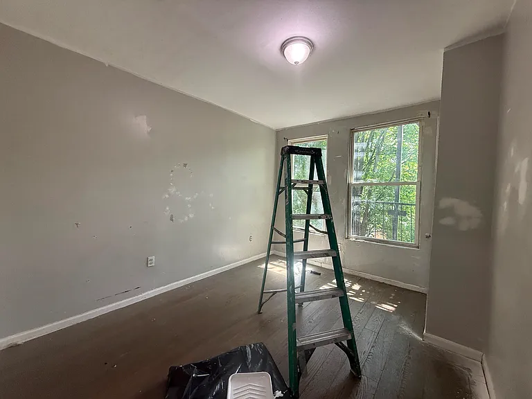 77 Bostwick Ave #2L — Photo 4