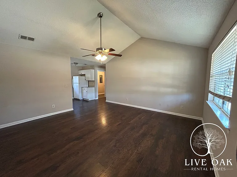 1469 Flo Zechman Dr — Photo 3