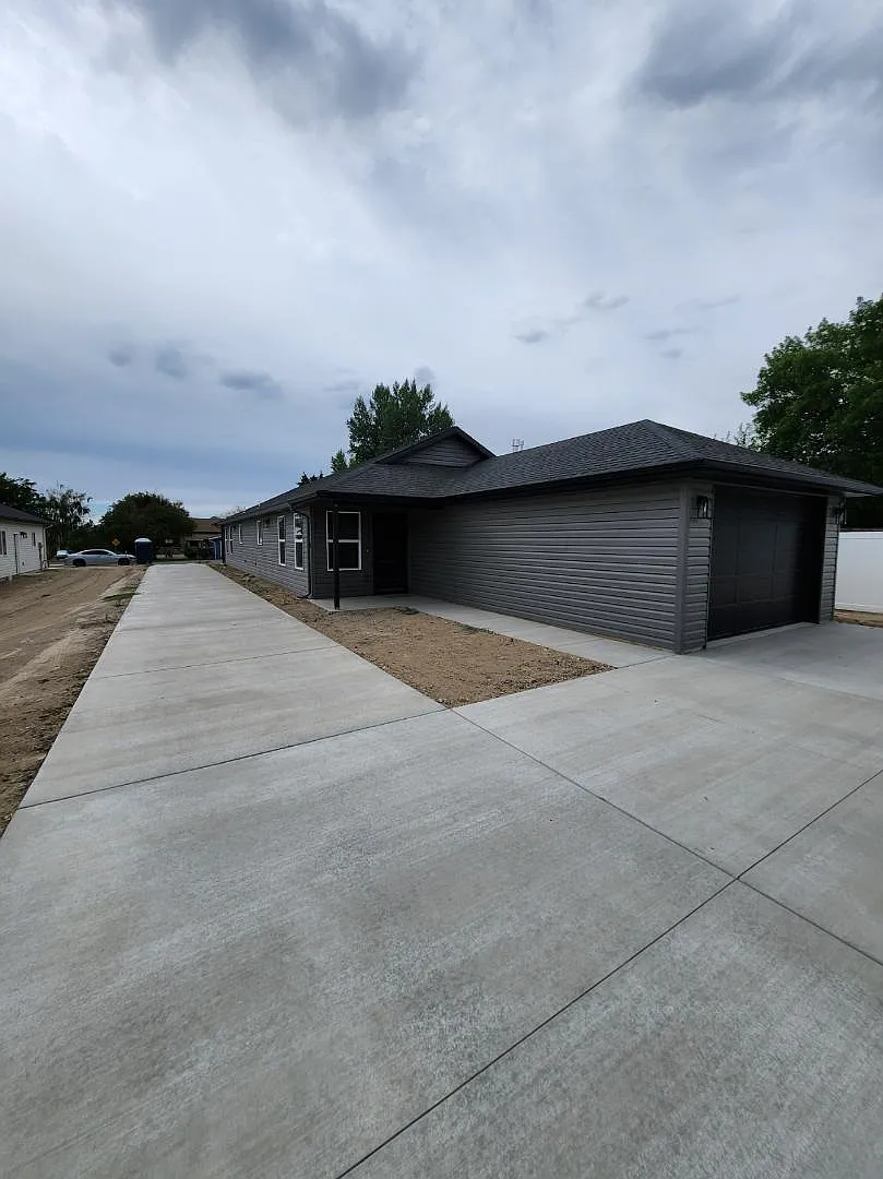 1304 N Buchanan St - B — Photo 1