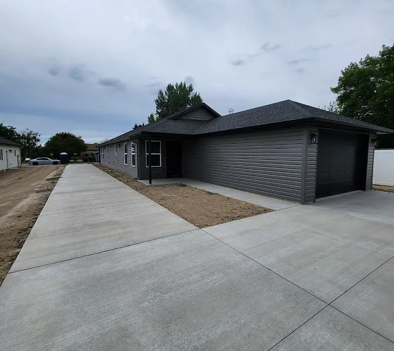 1304 N Buchanan St #B