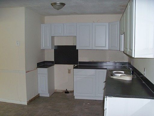 2nd image of 2413 Longleaf Dr