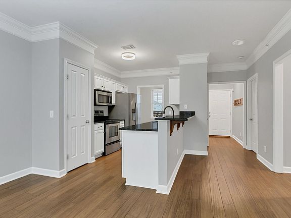 2nd image of 2310 Elliott Ave APT 321