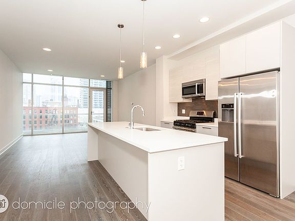 2nd image of 858 N Franklin St APT 403