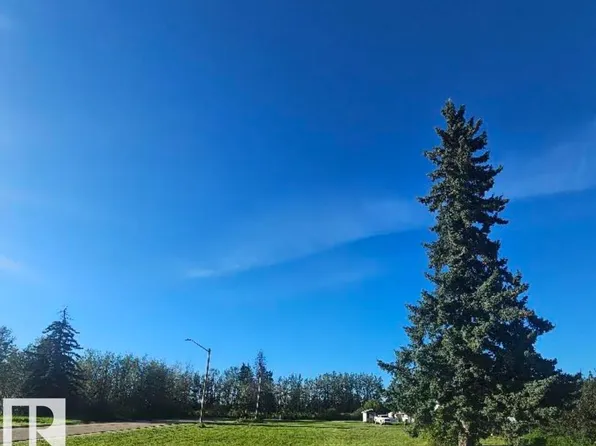 4832 52nd St, Alberta Beach, AB T0E 0A0