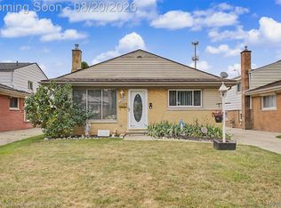 24393 Hanover St, Dearborn Heights, MI 48125