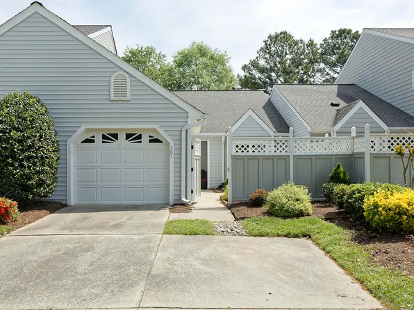 207 Lakewater Dr, Cary, NC 27511