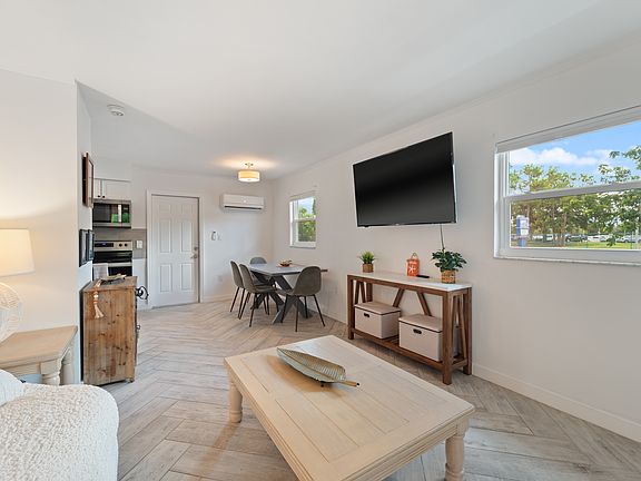 4th image of 3365 Estey Ave #4