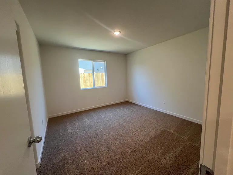Yandris Ct — Photo 6