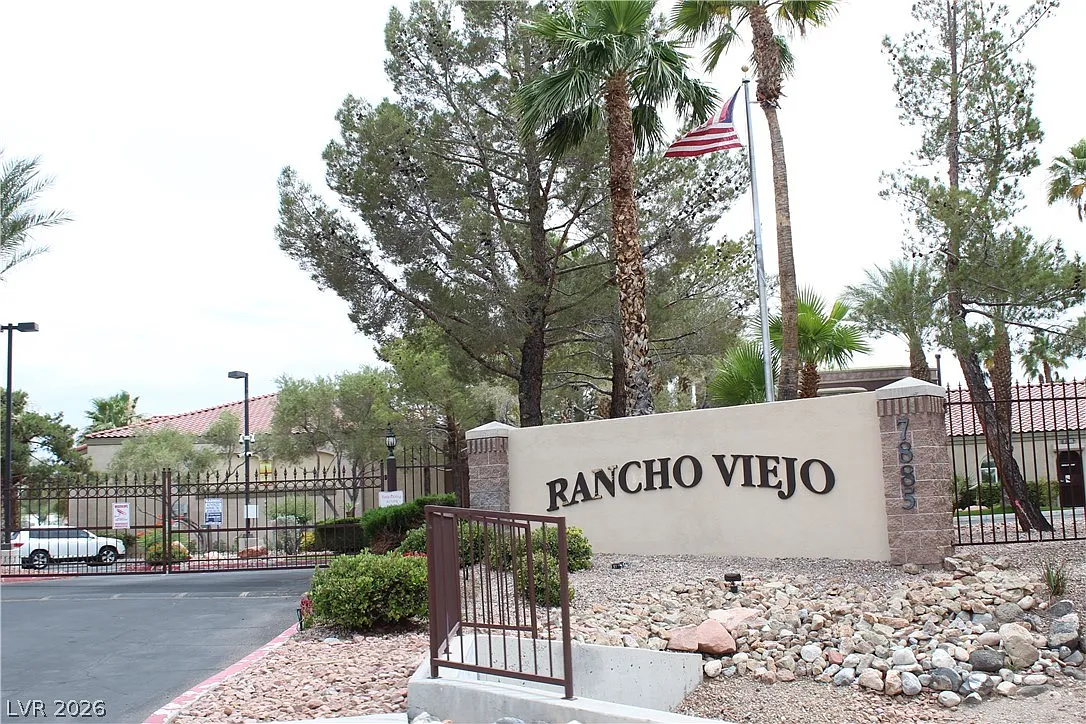 2 bed, 2.0 bath, 934 sqft, $1,300 — Photo 1
