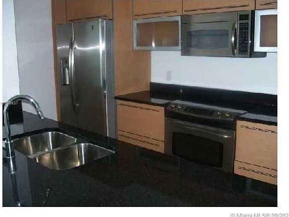 3rd image of 950 Brickell Bay Dr APT 2200