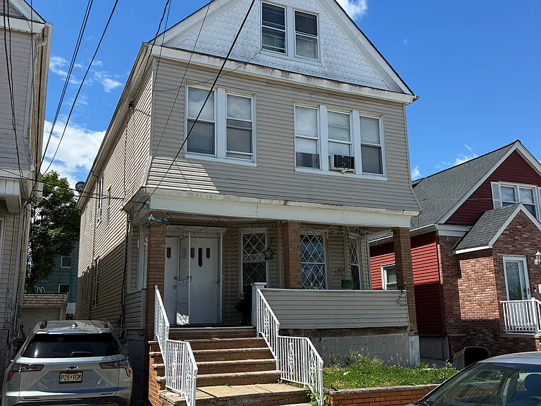 176 W 10th St #1 — Photo 1