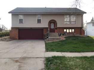 1365 Arizona Ave SW, Huron, SD 57350