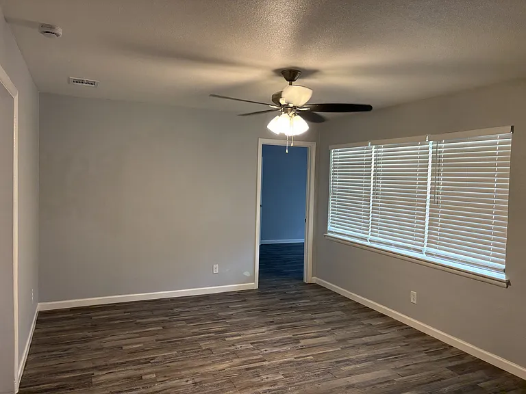 729 Cranbrook Ln — Photo 12