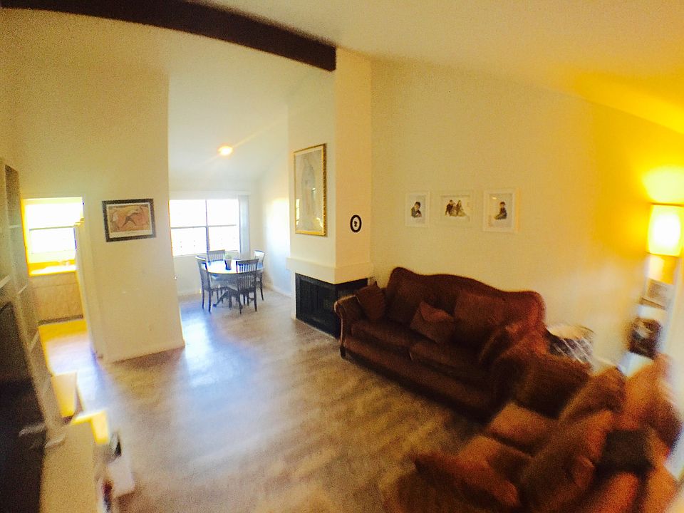 Welcome Home! High Ceilings!