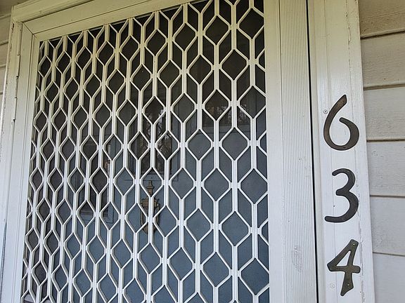 3rd image of 634 E 4th St