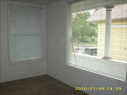 2nd image of 11 Winter St Rm 4