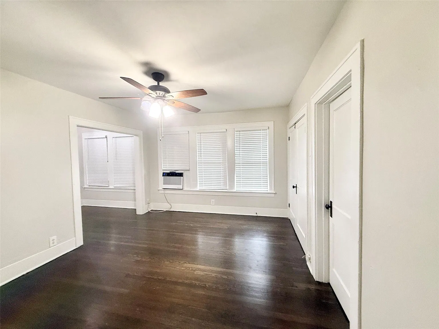 1 bed, 1.0 bath, $1,095 — Photo 2