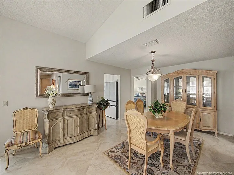 3382 SW Bobalink Way — Photo 3