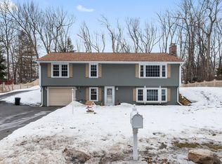 377 Quinapoxet St, Holden, MA 01520