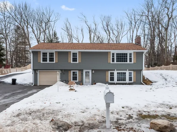 377 Quinapoxet St, Holden, MA 01520