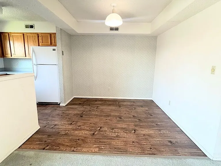 1710 E 24th Ave — Photo 3