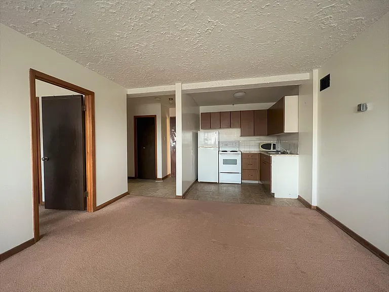 2249 Cornwall St — Photo 3