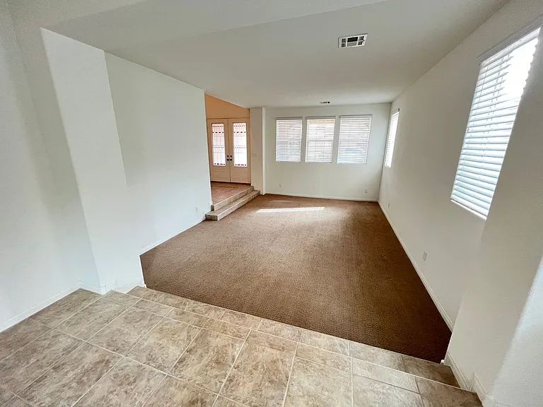 742 Canary Wharf Dr — Photo 4