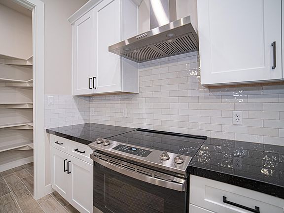 5th image of 12684 E 51st St