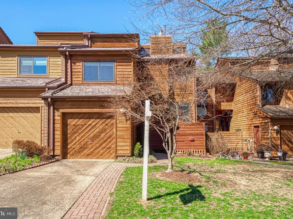 2211 Cedar Cove Ct, Reston, VA 20191