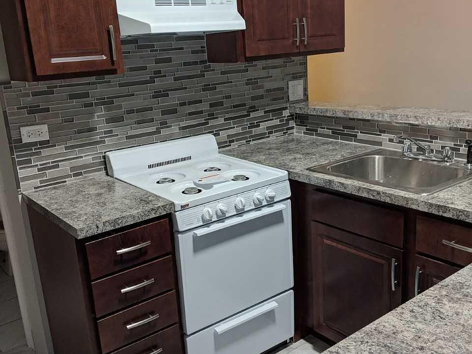 2nd image of 3727 N Pine Grove Ave APT 100